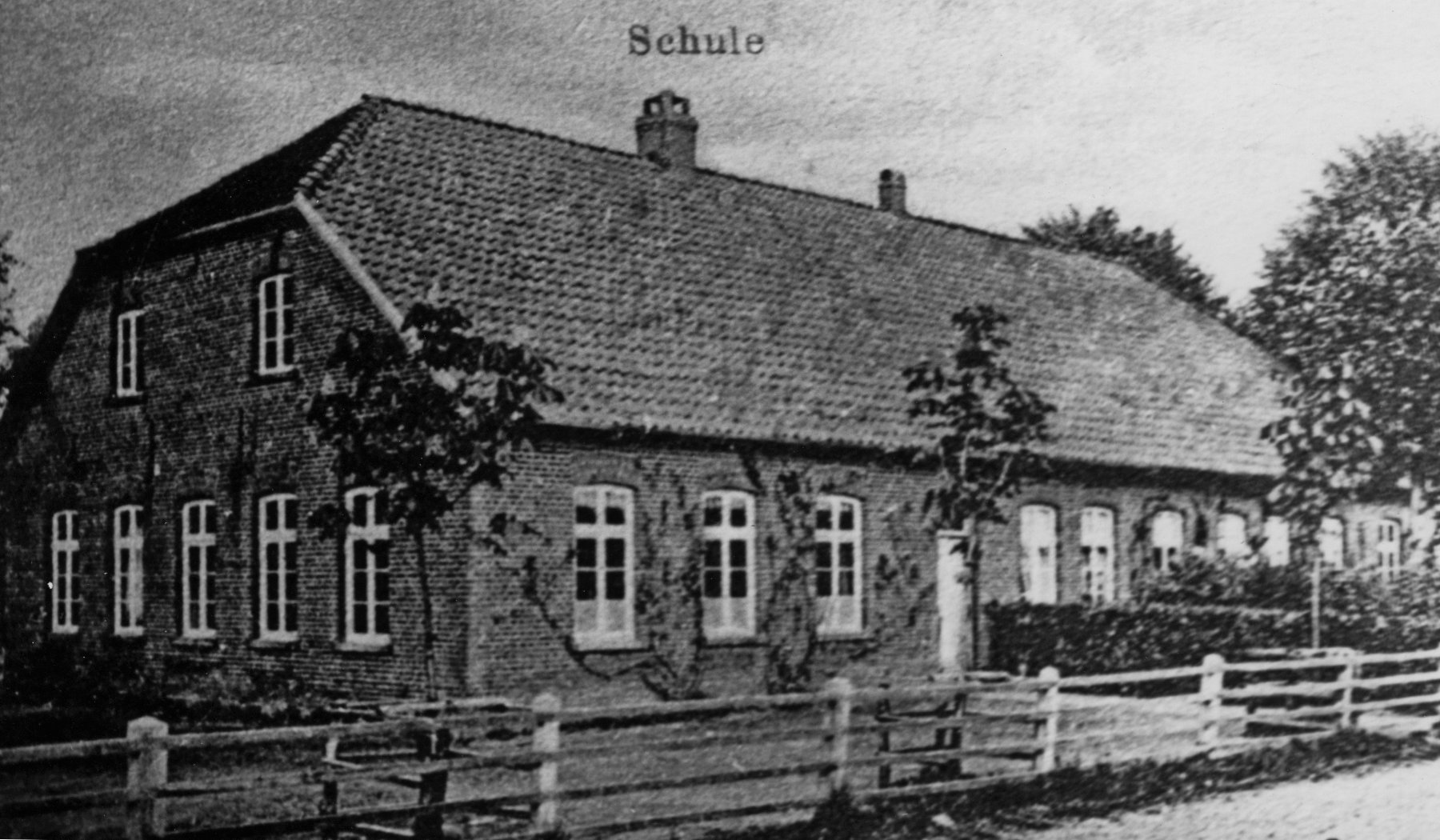 Alte Schule vor Ziegelei